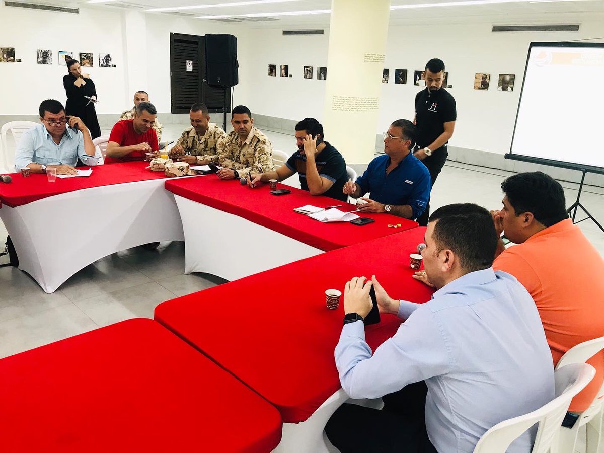 pechysantos's tweet photo. Realizamos reunión con el ejército y policía nacional, la Corporación Regional Autónoma, las secretarias de Capital Social e Interior para definir las acciones de prevención a realizar frente a la problemática del manejo de las Compuertas. https://t.co/NpVLcaAvLC