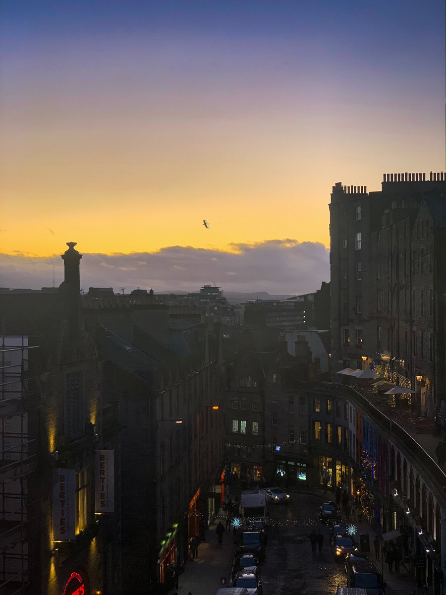 natlibscot's tweet photo. The #LibrarySunset tonight isn't too shabby. Have a great weekend everyone! https://t.co/QyFDSlHI2B
