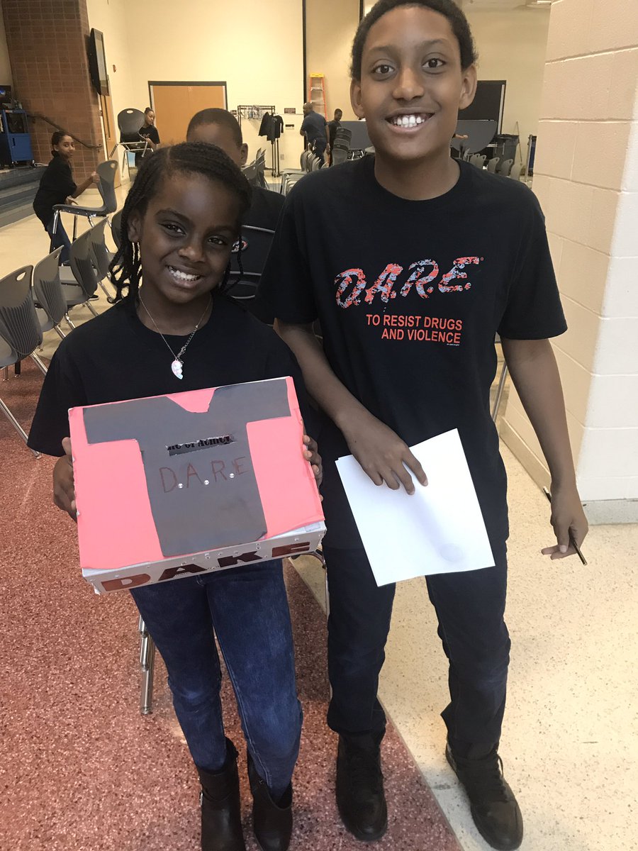 mrshughes_alert's tweet photo. DARE graduation today. We are grateful for our DARE officer Deputy Proctor and all the men and women who serve to teach our children responsible decision making. @CatawbaTrail https://t.co/JcFl3Z0o8l