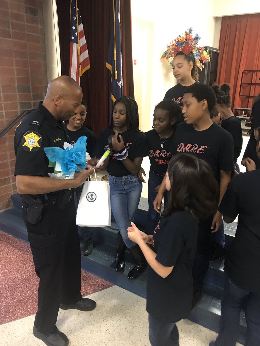 mrshughes_alert's tweet photo. DARE graduation today. We are grateful for our DARE officer Deputy Proctor and all the men and women who serve to teach our children responsible decision making. @CatawbaTrail https://t.co/JcFl3Z0o8l