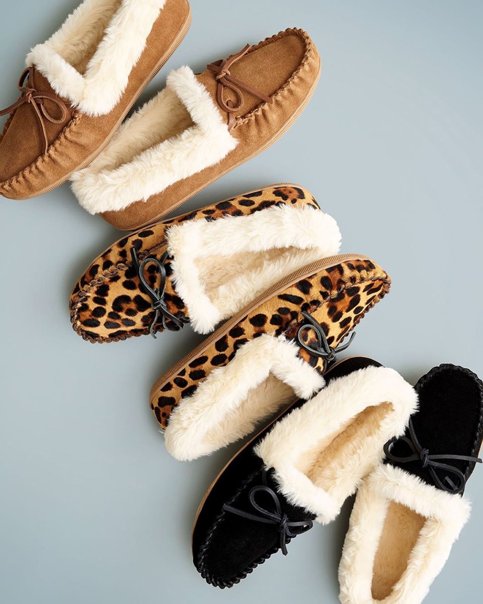 Home is where your slippers are ❤ @jcrew #injcrew #jcrew #slippers #cozy #warm #footwear #home #gift #giftforher #shopping #shoplocal #townsquare #fashion #palmersquare #shoes #luxury #loafers