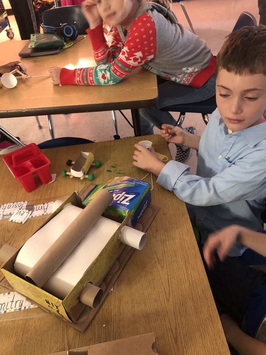 giftedresourced's tweet image. creativity is intelligence having fun. #simplemachineexpo #multiplepathways #cps #designprocess @mfrodrig21 @twillett12 @VBGifted @cfescolts