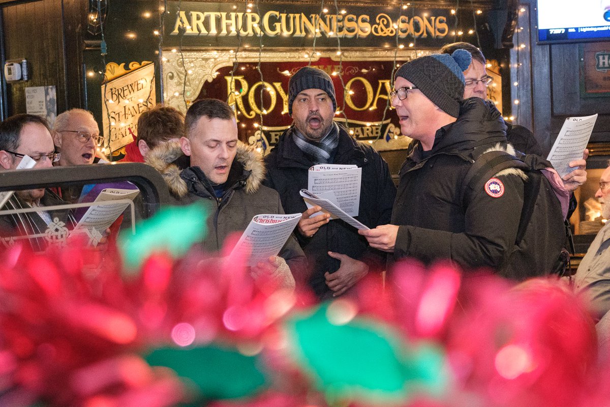 Wellington_West's tweet photo. Thank you so much to all the organizers of last night's Night Market event - in particular Tamara and Nathan from @Kindred_Shop613 for all your hard work. You helped warm up your part of @Wellington_West last night with fun, food, song, and even a visit from Saint Nick! https://t.co/KFDwcZcSmB