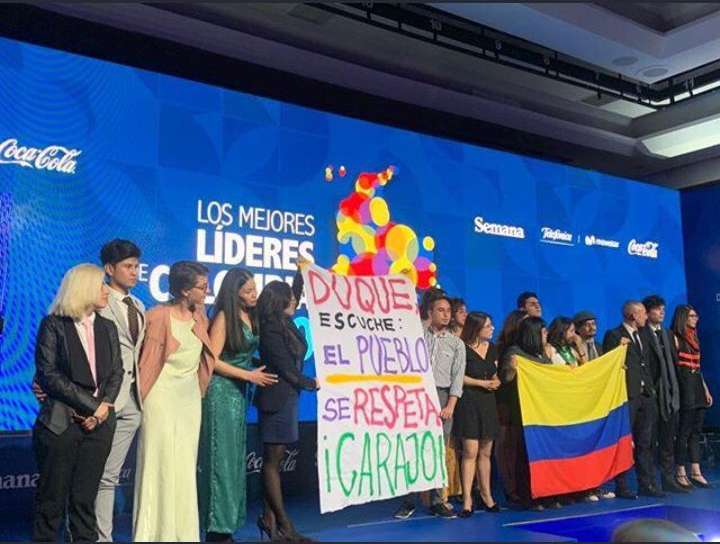 Droyan_x's tweet photo. #6DElParoSigue #QueElSalarioSuba #HumildadPara #6DParoNacional #SolidaridadUnionYPaz #BuenViernes #duquetehablamosde https://t.co/NwSDvuvfbF