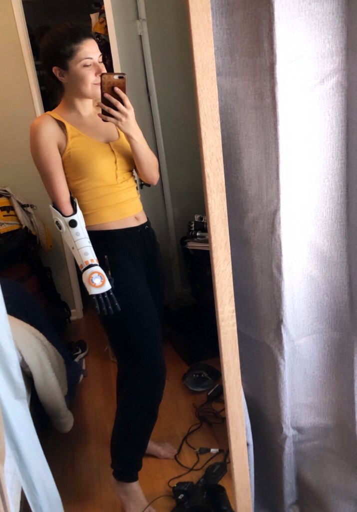 #CyborgHacks: when your friends come to visit & you can try on their arms 
🦾😈✨
Borrowed @SighSam’s BB-8 #HeroArm demo to try on. 
What do you guys think?