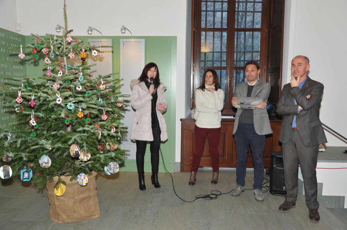 vdaufficiale's tweet photo. Inaugurato oggi "Il Villaggio incantato" al Castello Gamba con Château Noël, la Carovana di Natale, un gruppo di saltimbanchi, poeti, cantastorie, musici, danzatori provenienti da tutto il mondo e la Mostra LEGO® con i mitici mattoncini https://t.co/KvSjTguv97