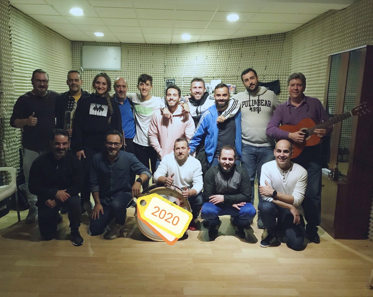 MurgaCallejeros's tweet photo. Los Callejeros 2020.
Comenzamos 💪😉
#COMBA2020 #CarnavalDeBadajoz https://t.co/wNO240Q5DZ