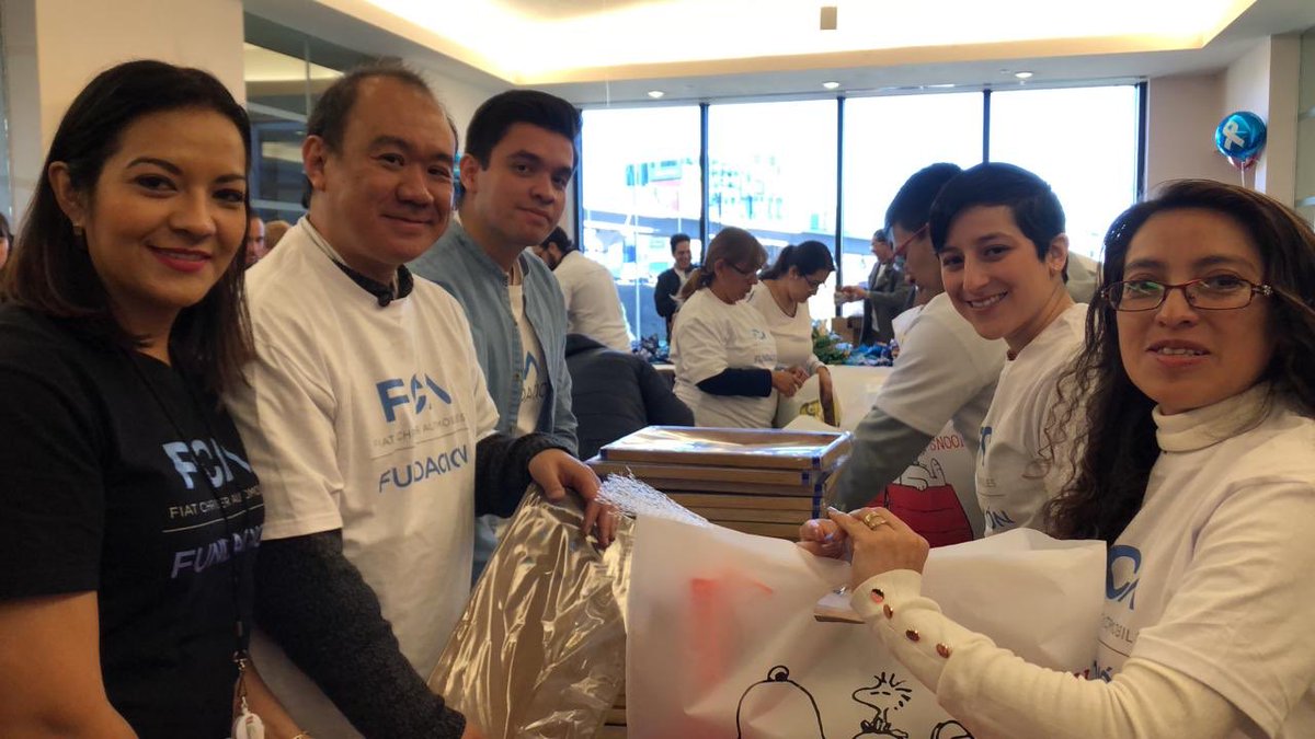 StellantisMX's tweet photo. Con la finalidad de hacerles pasar una Navidad más alegre, Voluntarios de #Fundación @FCAMexico empacaron dulces y juguetes para los niños de Tlapa de Comonfort en Guerrero https://t.co/zohpuQ0gMC