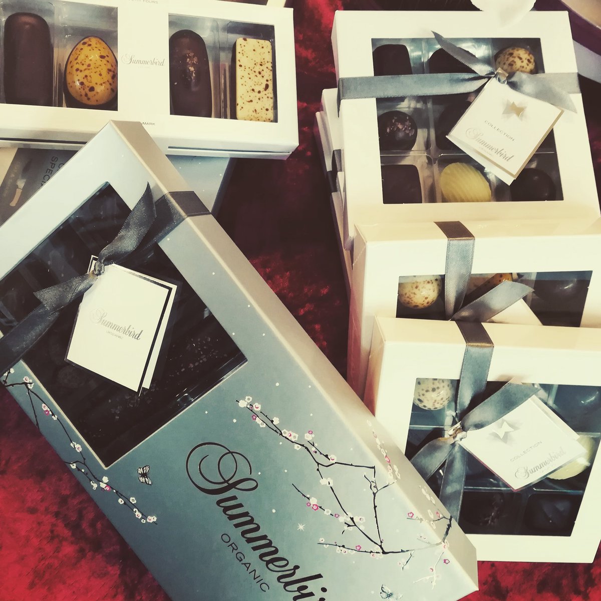 Ihr sucht noch etwas passendes für eure Liebsten? Frisch eingetroffen sind verschiedene Pralinen-Kreationen der dänischen Bio-Schokolade Summerbird! Definitiv etwas zum Genießen!!! #grandwhisky #grandcru #schokolade #christmas #summerbird #present #chocolate