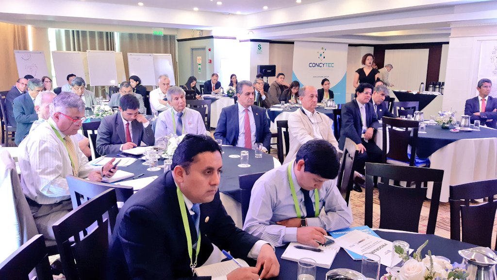🇵🇪 Raúl Molina, viceministro de Gobernanza Territorial de <a href="/pcmperu/">Consejo de Ministros</a> dialoga con actores regionales en Taller Recursos en CTI para mejorar la Competitividad Regional, organizado por #Concytec y <a href="/pebritish/">British Council</a> en el marco del Fondo #NewtonPaulet 
#EnVivo ➡️ facebook.com/concytec/