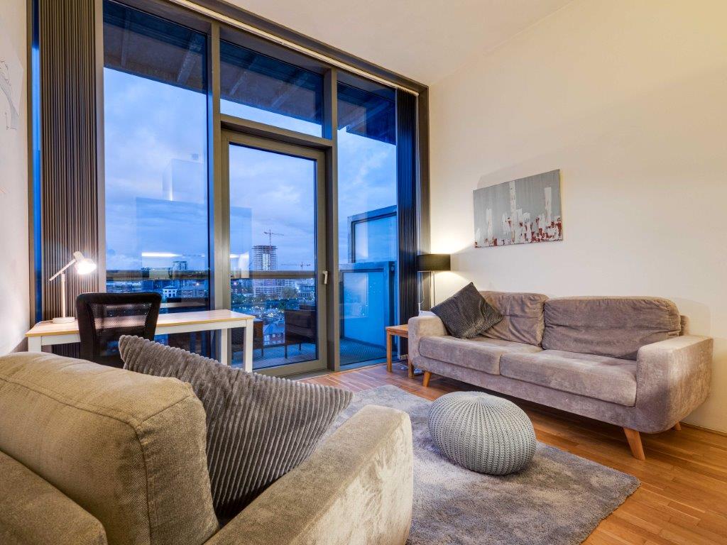 BeyondResi's tweet photo. #ForLet: A stunning 8th floor studio apartment in #SalfordQuays

- Available middle of December.
- Fully furnished to a high standard.
- Large balcony with water facing views over Salford Quays and #MediaCity.

For more details call 0161 222 8852 

https://t.co/fKQeKLy0Dw https://t.co/CHtCxEw68k