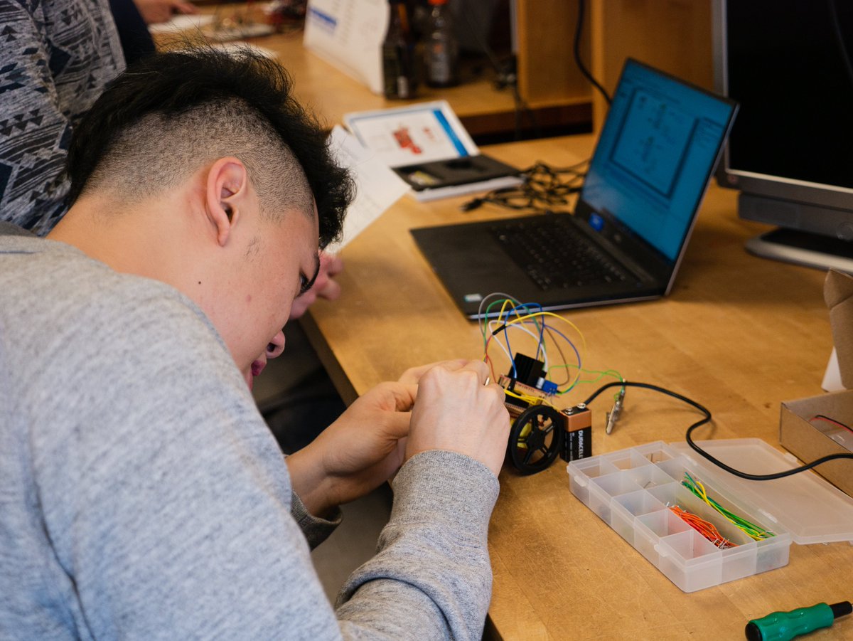 MarquetteECE's tweet image. 7th Annual Poster Session yesterday. Embedded Systems, Digital Electronic Lab, Electromagnetic Fields 1, Analog Electronics Lab. Brain 🧠Power 👏🏾👍🏽🕹️Great Job Everyone!!