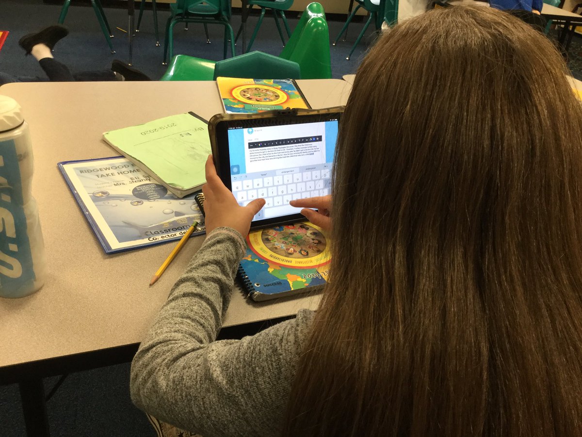 schmeahly's tweet photo. Friday Blogging! Connecting to our peers by sharing some of our favorite holiday books! @RidgewoodES https://t.co/ux2oJU85ue