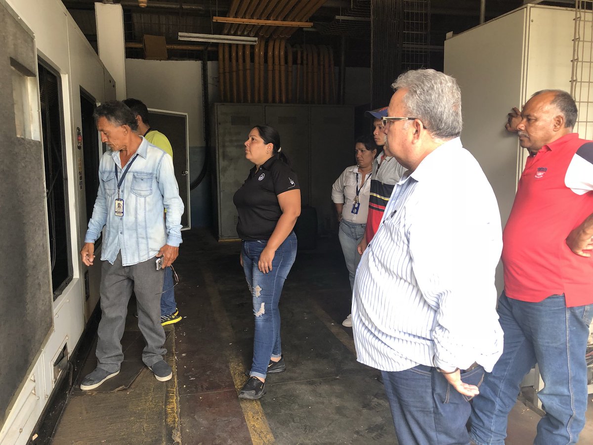 IvsshjavAragua's tweet photo. Gracias al Gobierno Bolivariano de @RMarcoTorres se recibe donación de dos baterías para la planta electrónica del Hospital José Antonio Vargas de #Aragua @NicolasMaduro @magallyvina @regulolacruz https://t.co/pnVF0VCTVl