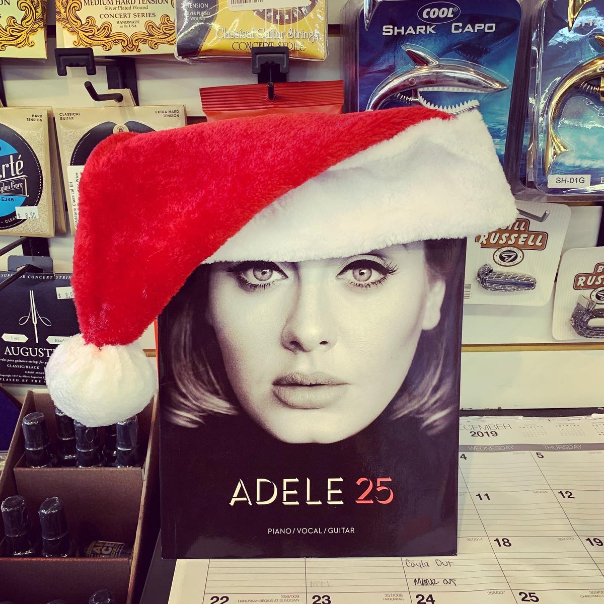 PfabesMusic's tweet photo. TODAY’S FEATURED HOLIDAY GIFT IDEA: MUSIC BOOKS!! Come check out our HUGE selection of Holiday sheet music and artist-specific collections! 🎶 #PaulMcCartney #Adele #ElvisCostello #CharlieBrownChristmas https://t.co/fDXLTnr5VV