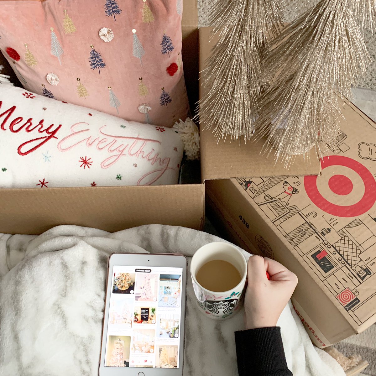 ElizabethKeaton's tweet photo. Fa la la la la 🎶 ‘Tis the season to decorate! 🎄 #Target #TargetChristmas #Opalhouse https://t.co/oX0rqJefJY