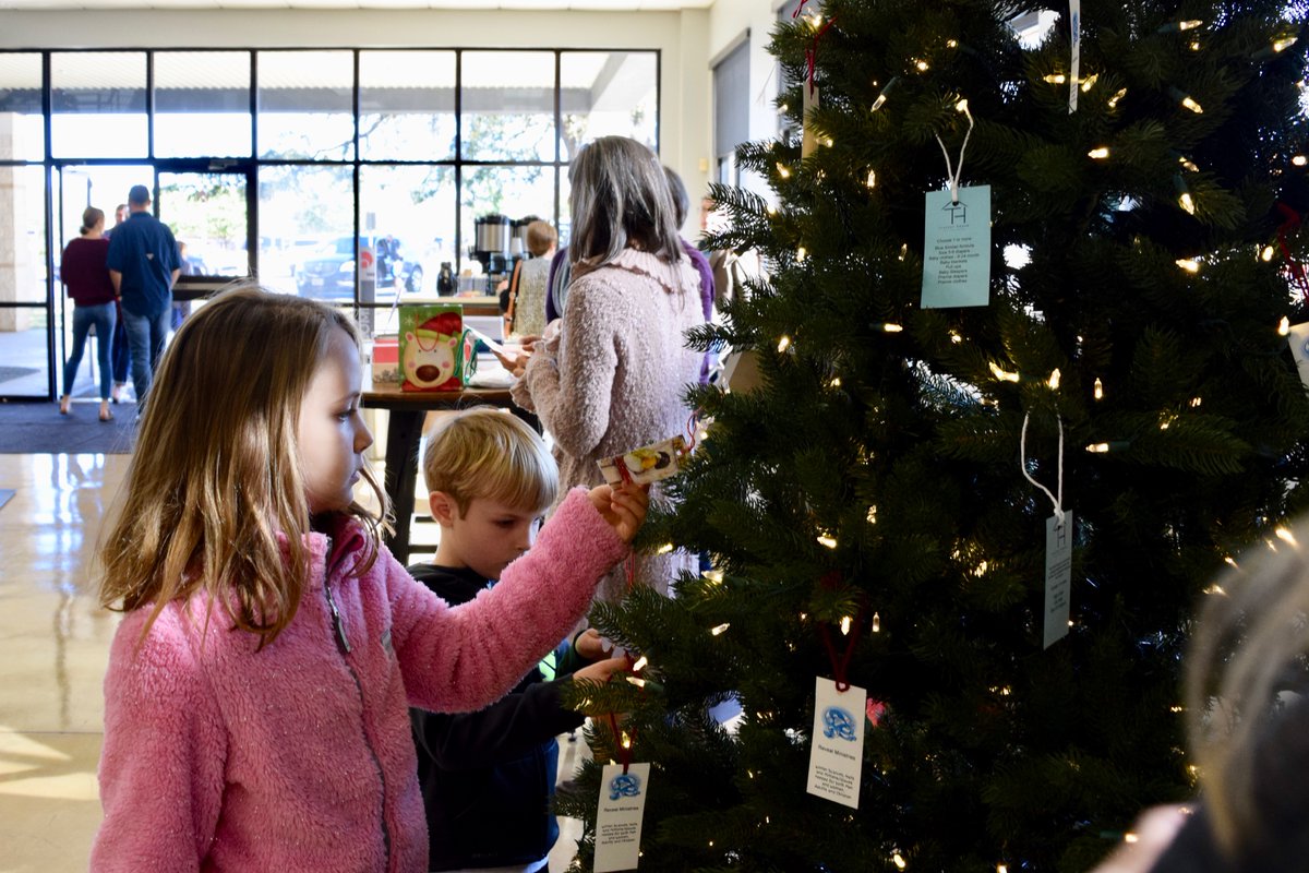 hcbc_ci's tweet photo. Thank you for the wonderful Tree of Lights response last Sunday. So many tags were taken &amp; purchased gifts have started pouring in! Volunteers needed this Sun 12/8 at the trees, especially at 11:45, 12:30 and 1:30 (Lakeline Campus). Sign up for a time at https://t.co/IjyeENaMpl https://t.co/t2s92YlncE