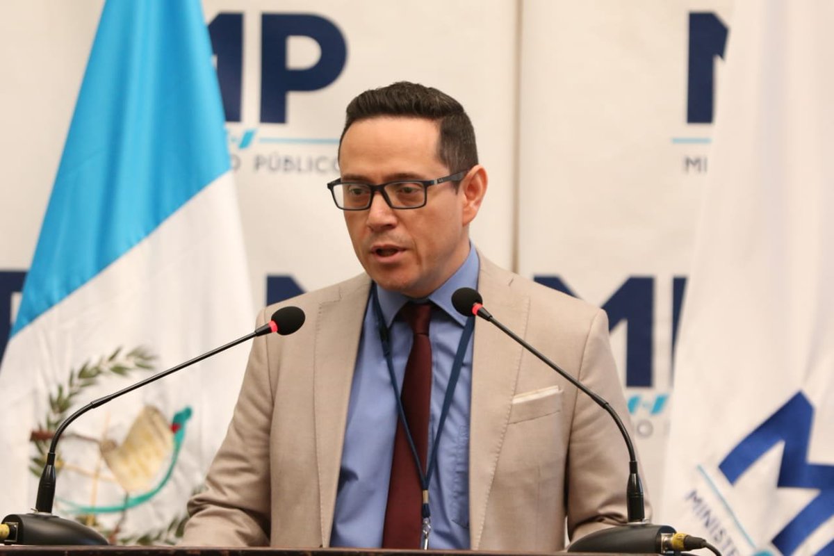 MPguatemala's tweet photo. El Secretario de Asuntos Internacionales y Cooperación, Ángel Arnoldo Pineda Ávila, señala que la libertad de expresión es uno de los pilares fundamentales de una sociedad democrática.
#FortalecimientoMP
#LibertadDePrensa
#AvancesMP https://t.co/IuOxfAJMTT