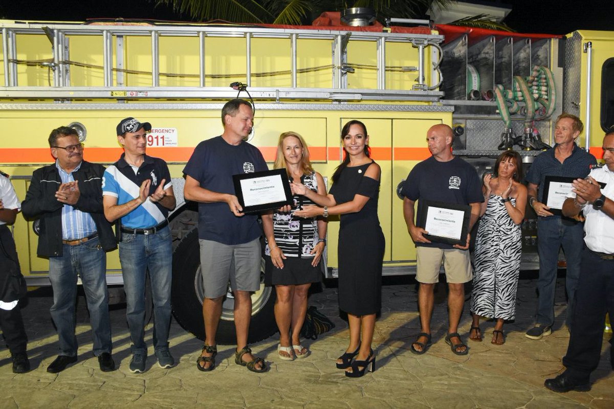 Con gran emoción recibimos este carrobomba y equipos de protección personal para nuestros Bomberos, donado por amigos de Canadá.
Agradezco a todos los involucrados para que la llegada del camión sea una realidad y beneficie a #PuertoMorelos.