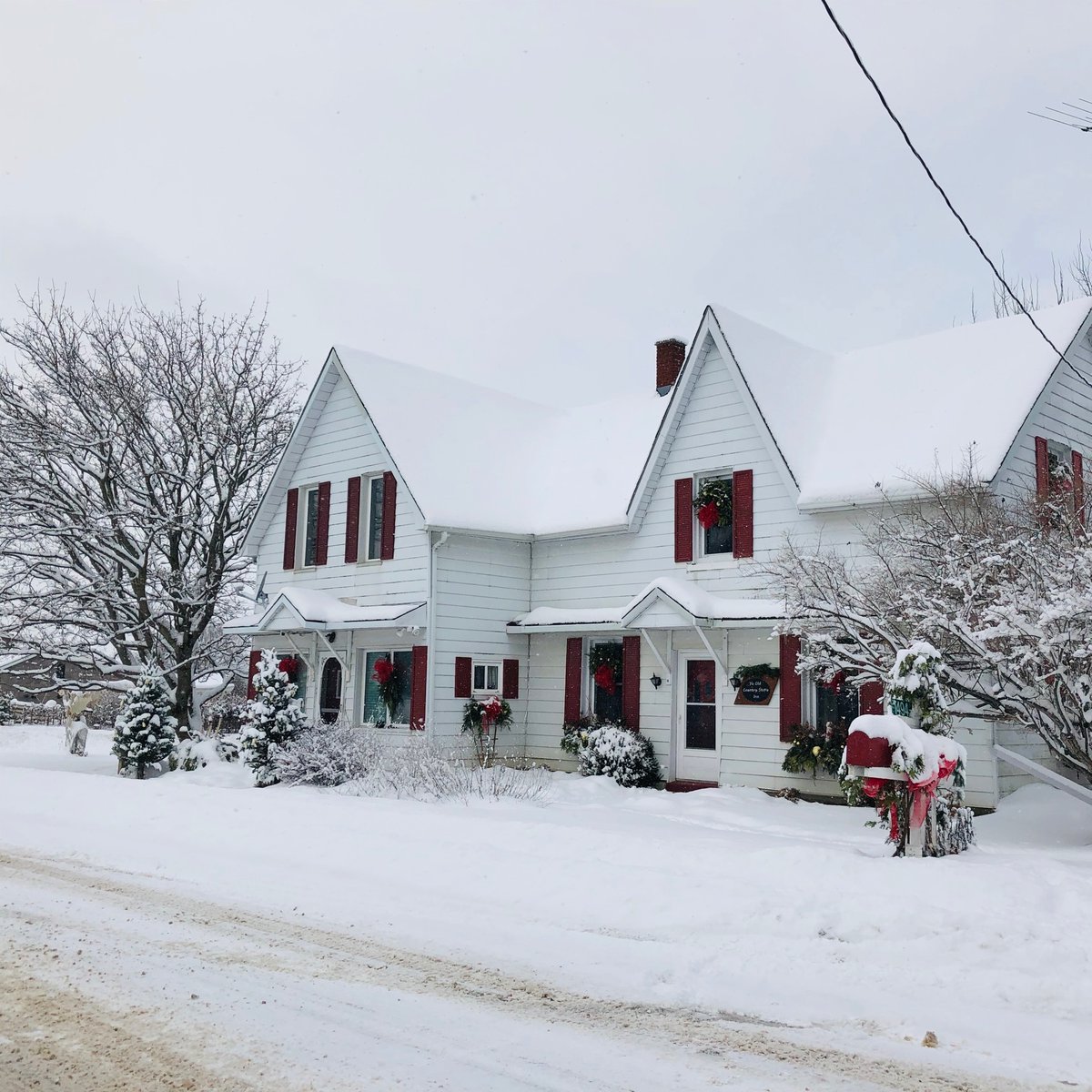 ye_inn's tweet photo. #WinterWonderland Ye Old Country Store Inn B&B #GoWhereTheSnowIs #MountStLouis #oromedonte @OroMedonteCC @ShopOroMedonte @TwpOroMedonte @MariposaMarket @MountStLouis https://t.co/3IZ91zgUKd