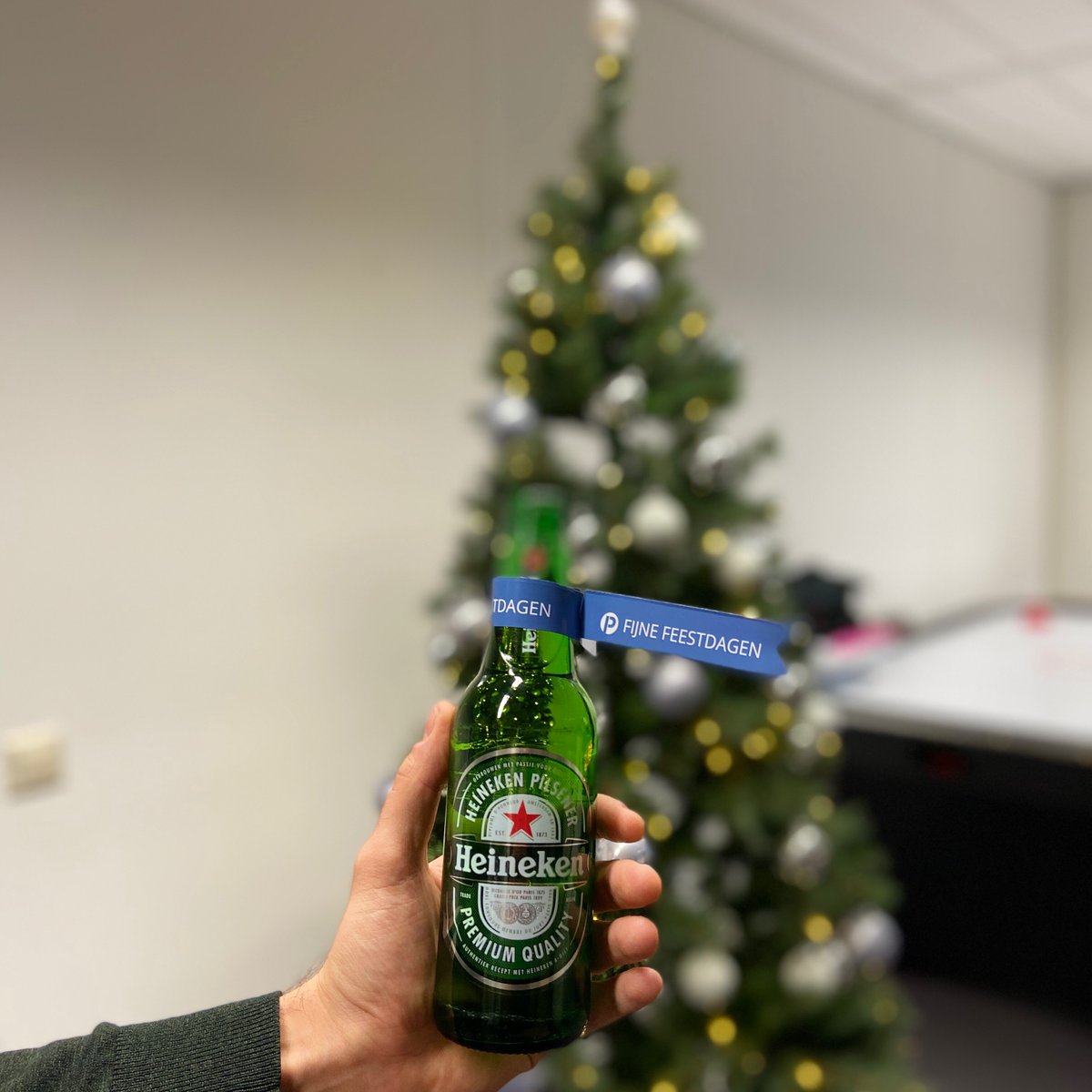 De Sint heeft het land weer verlaten - de Kerstboom is op het Proforto HQ inmiddels opgezet. Onder het genot van een biertje 😏 Fijn weekend!