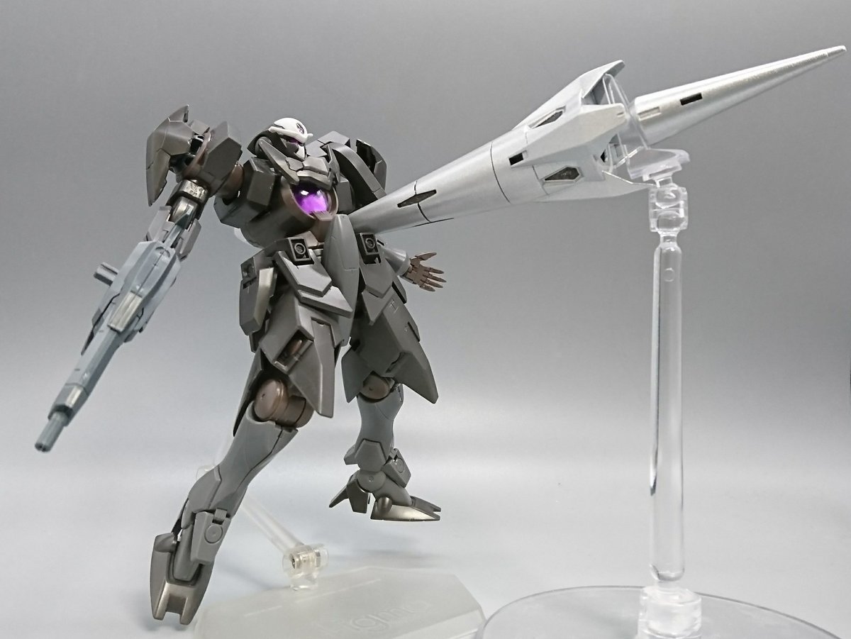 しもん Hg 00 Els 組みました 10年以上経って ついに劇場版唯一と言っていい敵キャラ エルスが出ましたね なんだかメカニカルでかっこいいアレンジが入り Robot魂の時のように武器になるギミックもあります そして何と ガンダムmk Iii似の