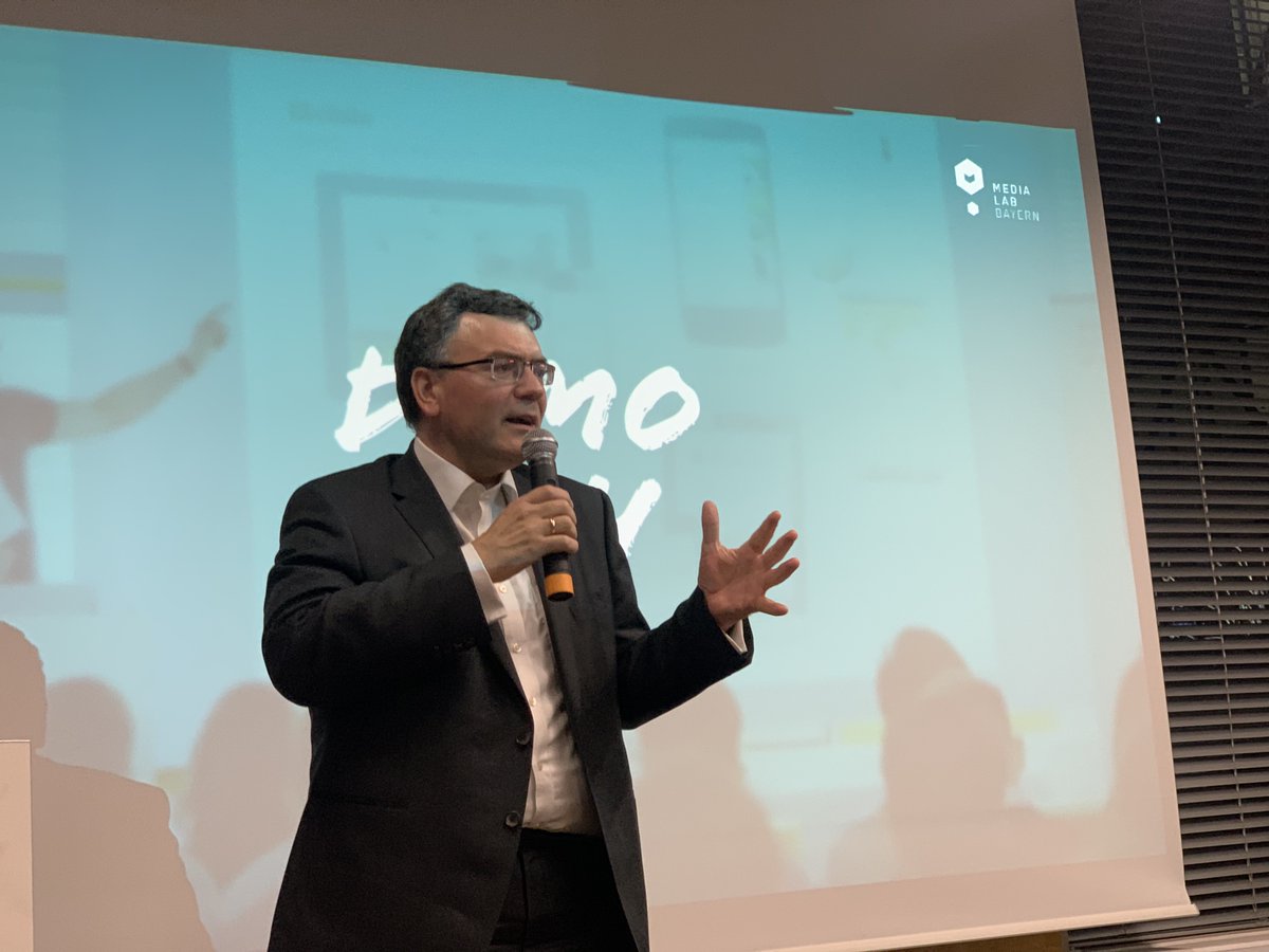 Luisante's tweet photo. Next up on stage: @fwhfreising begrüsst unsere Startups und Innovatoren und möchte heute einmal live sehen, wie die Innovationen im @MediaLabBayern vorankommen. Willkommen und danke für die große Unterstützung! 🙏 #MLBatch6 https://t.co/jygmuy8R5J