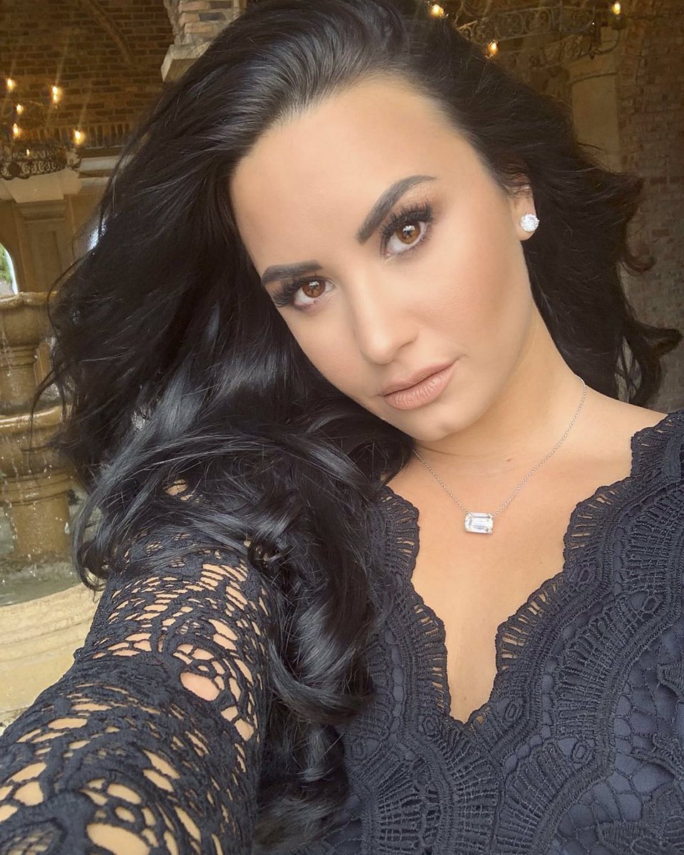 satansvato's tweet photo. Demi Lovato at the start of the decade VS Demi Lovato at the end of the decade. 

I’m so proud and she will always be inspiring. 

#2009v2019 https://t.co/4HSBkFk1f4