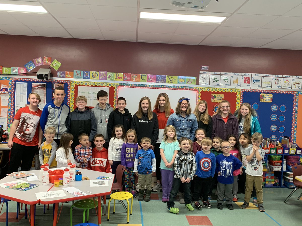 christinebostw5's tweet photo. βTis the season to give back π²ππ
. 8th graders spent the morning reading π and coloring with the Pre-K classes at Lincoln street. ππΎ #wcsdletsgo #littlewolverines https://t.co/ewVWArAmMh