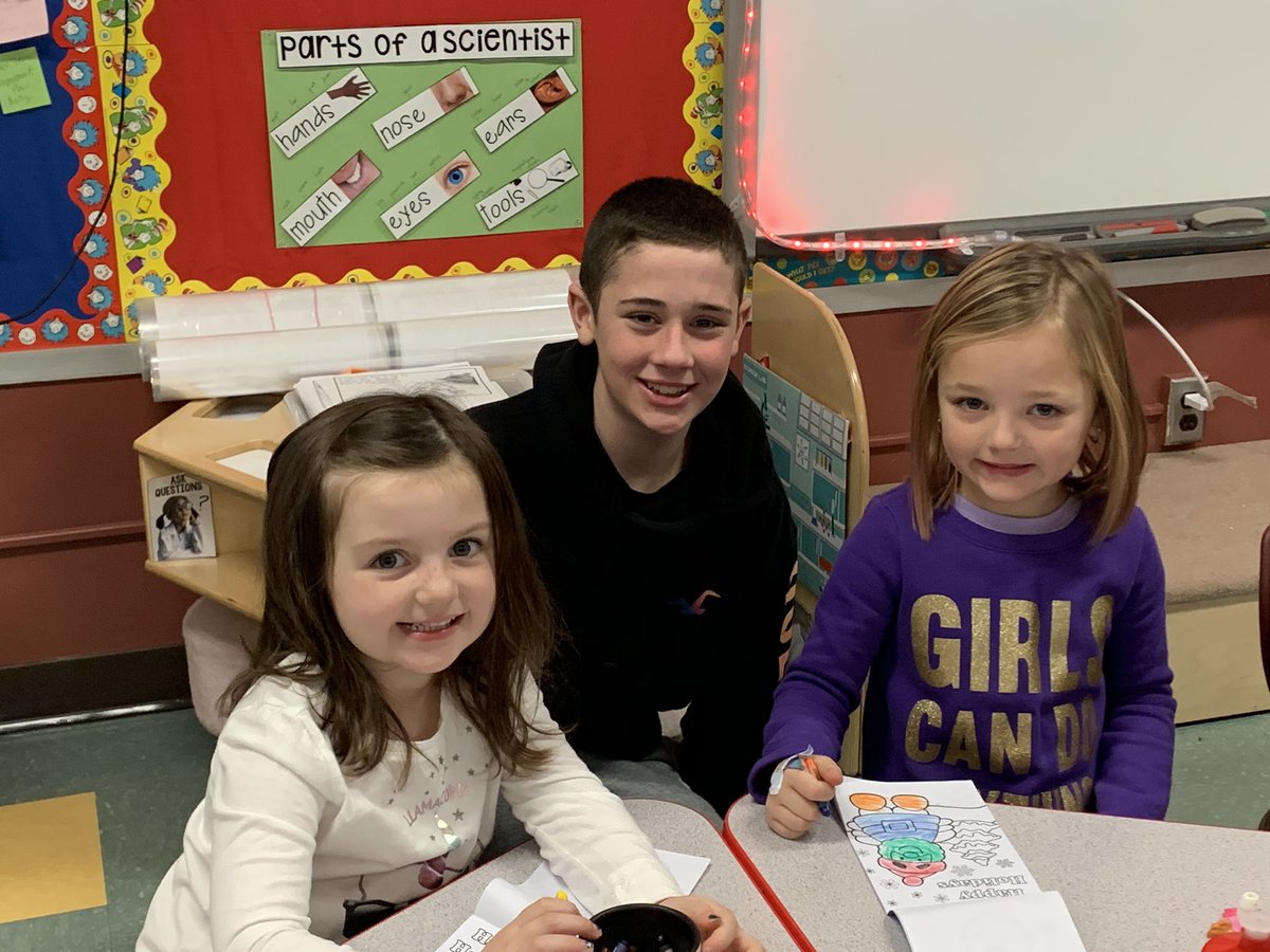 christinebostw5's tweet photo. βTis the season to give back π²ππ
. 8th graders spent the morning reading π and coloring with the Pre-K classes at Lincoln street. ππΎ #wcsdletsgo #littlewolverines https://t.co/ewVWArAmMh