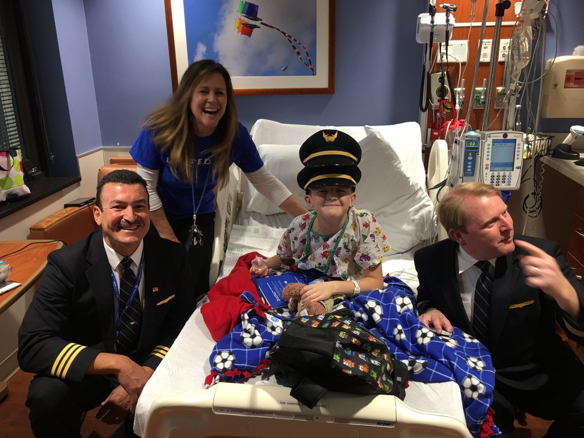 Proud day in DTW. Thanks to Beaumont Children's Hospital we were able to bring smiles to many faces while accompanied by 2 of our finest uniformed pilots and distribute Ben Flyin bears. Incredible experience ❤️ ⁦@weareunited⁩ ⁦@barkleyscotty⁩ ⁦⁦@JMRoitman⁩