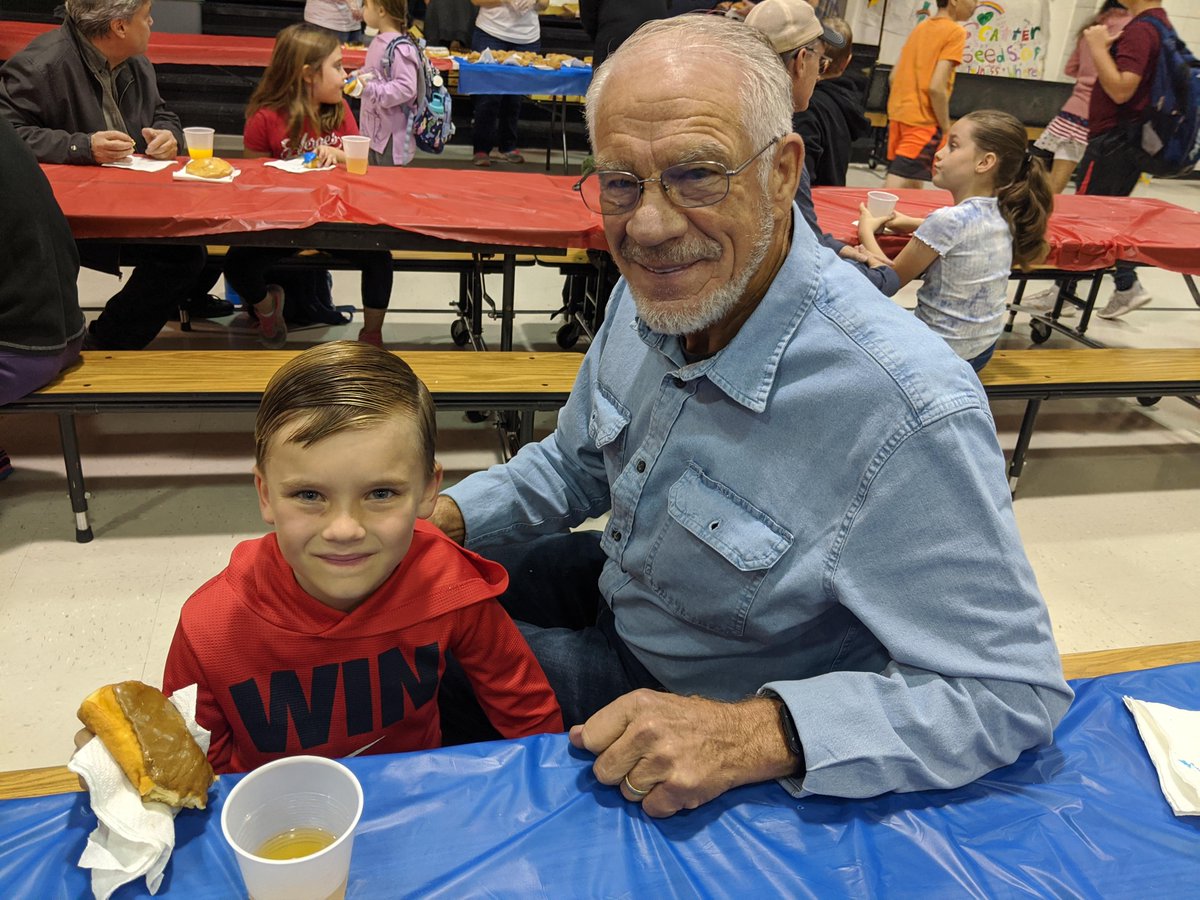 JDHullHeroes's tweet image. Everybody had a great time at our Doughnuts for Dads morning, sponsored by our Student Council!  What a great way to start the day!  @ChandlerUnified @JanePto