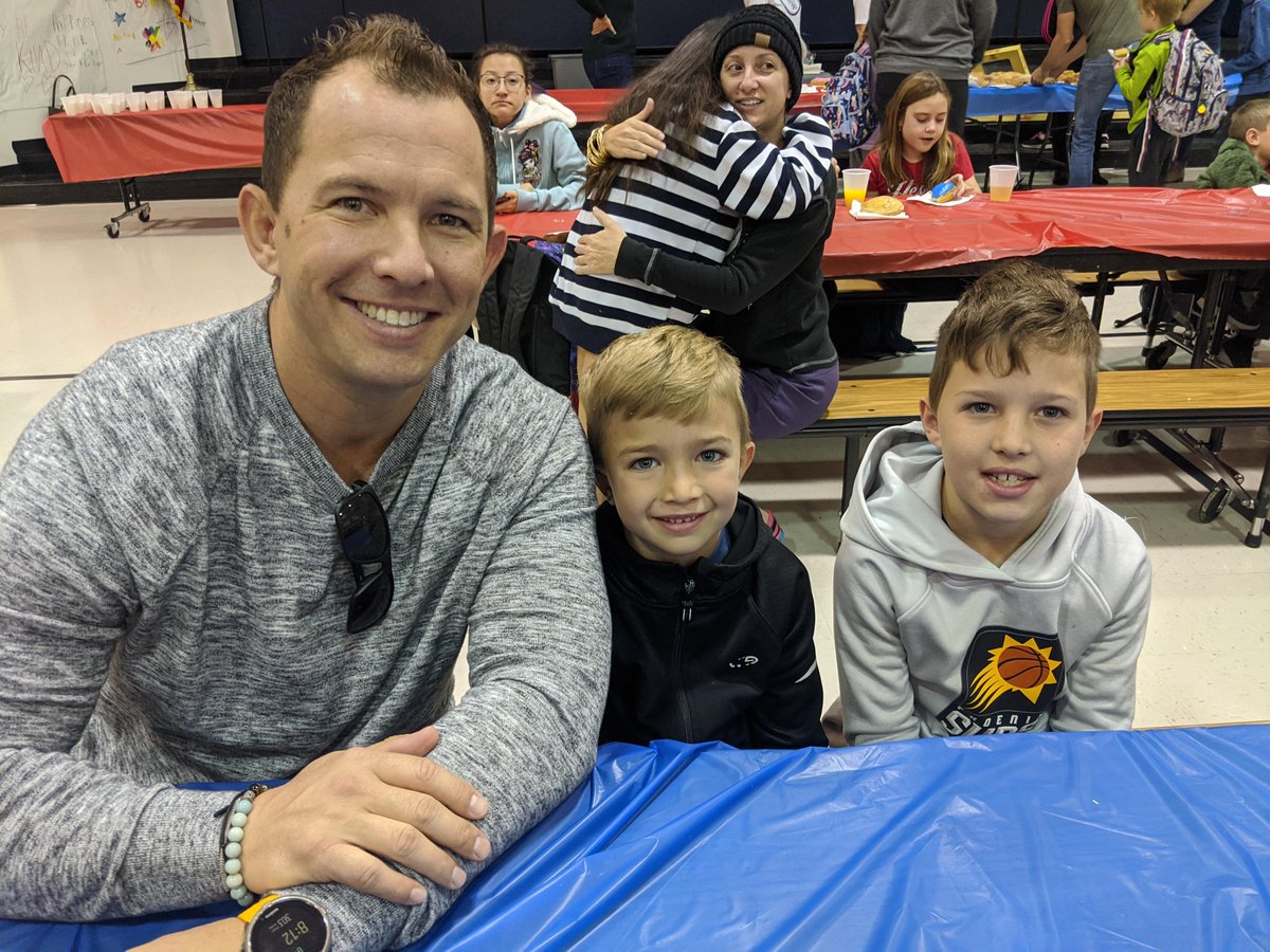 JDHullHeroes's tweet image. Everybody had a great time at our Doughnuts for Dads morning, sponsored by our Student Council!  What a great way to start the day!  @ChandlerUnified @JanePto