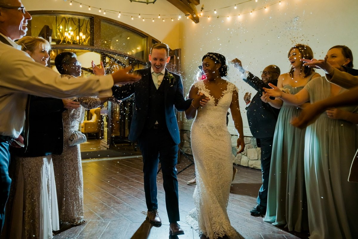 #happyfriday! 
•
•
•

#amandalambphotography #weddingplanning @pineryatthehill #gettingmarried #candidweddingphotos #coloradoweddingphotographers #urbanweddingspecialist