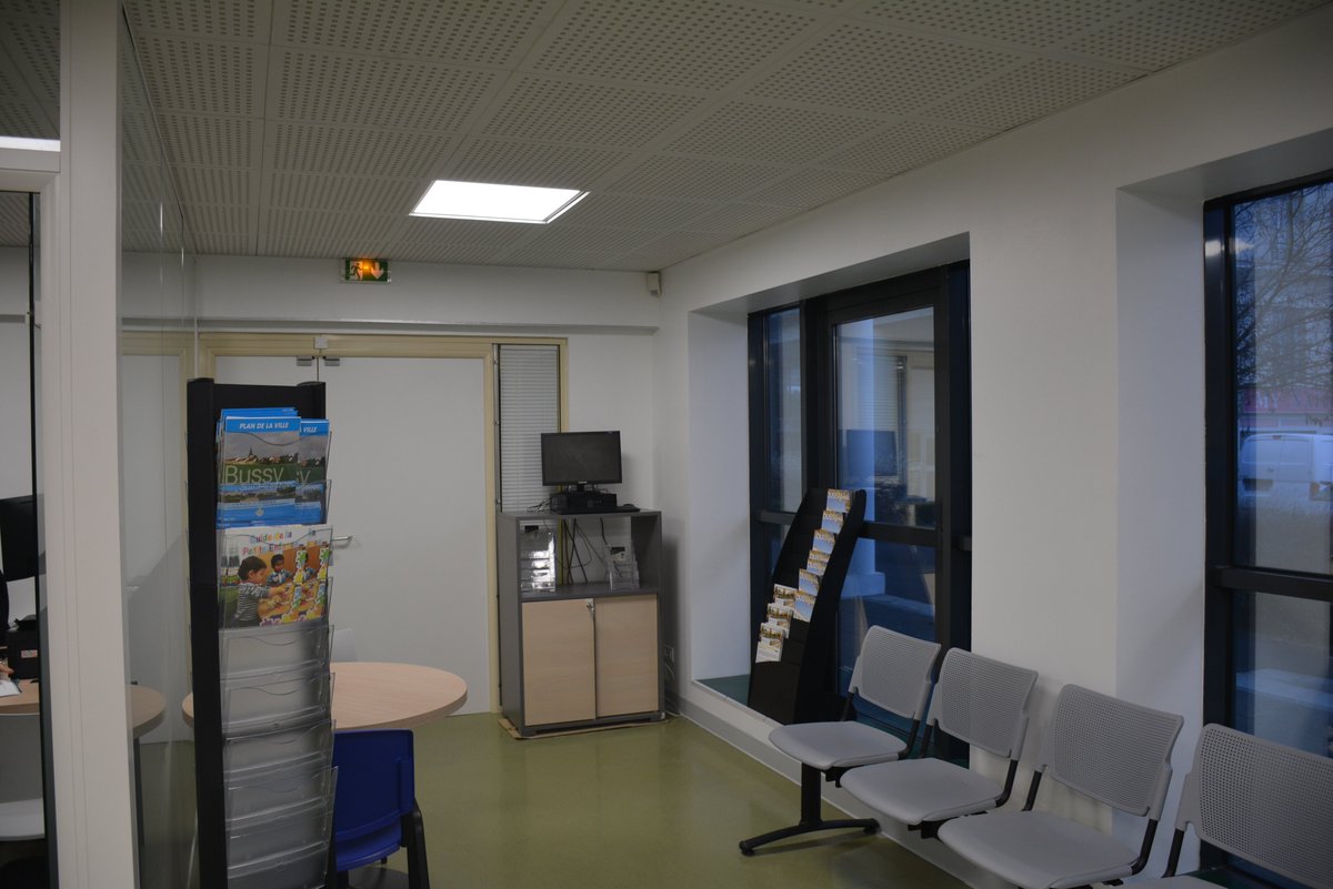 VilledeBussy's tweet photo. Ouverture des #ServicesALaPopulation jeudi 5 décembre au 4 passage Carter. Un seul lieu pour vos principales #démarches, au pied de la gare RER. Sur place, vous avez aussi à disposition une #BorneInternet et un #photomaton.
Plus d'infos : https://t.co/9VxUFTPFqT https://t.co/Y2Kvp3uJkv