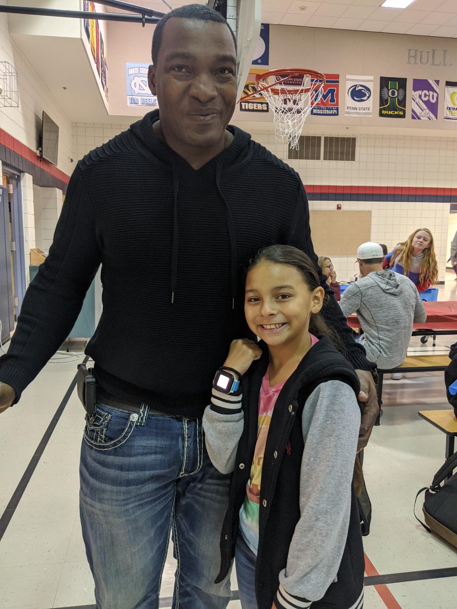 JDHullHeroes's tweet image. Everybody had a great time at our Doughnuts for Dads morning, sponsored by our Student Council!  What a great way to start the day!  @ChandlerUnified @JanePto