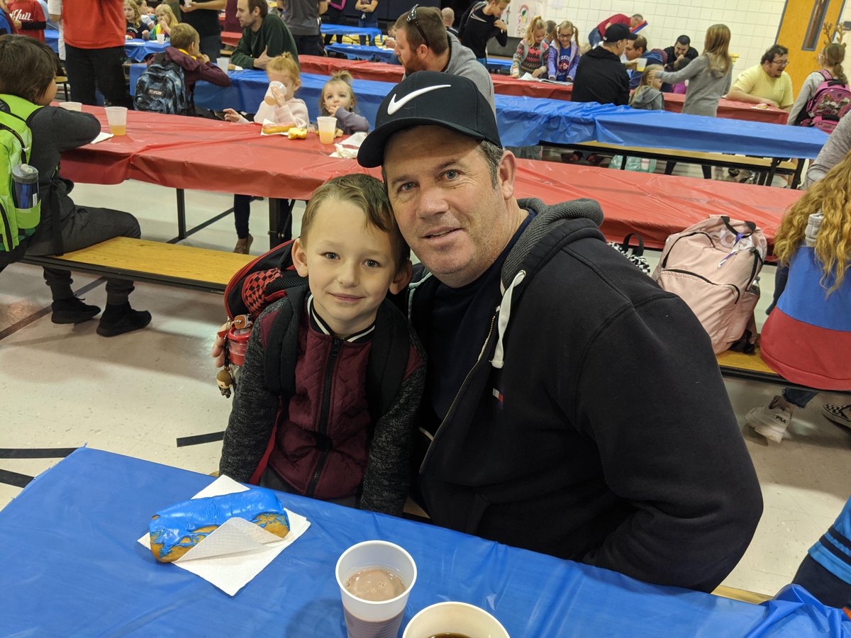 JDHullHeroes's tweet image. Everybody had a great time at our Doughnuts for Dads morning, sponsored by our Student Council!  What a great way to start the day!  @ChandlerUnified @JanePto