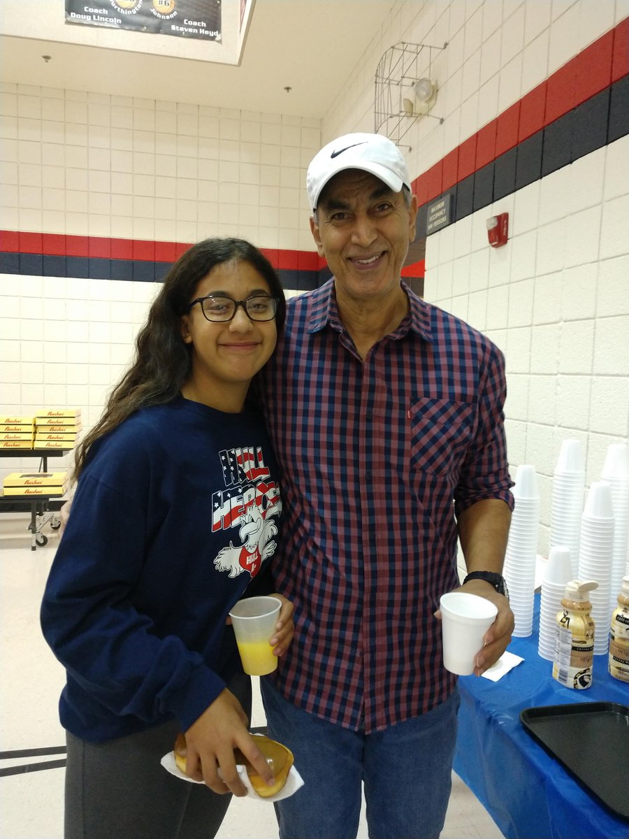 JDHullHeroes's tweet image. Everybody had a great time at our Doughnuts for Dads morning, sponsored by our Student Council!  What a great way to start the day!  @ChandlerUnified @JanePto