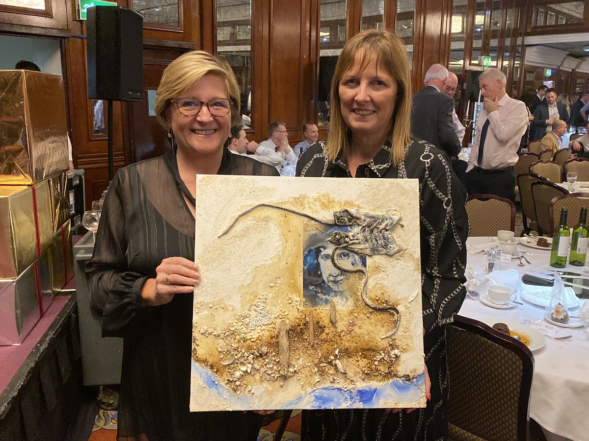 The owner of a fantastic artwork courtesy of Leslie Nicholl &amp; <a href="/alzheimerssoc/">Alzheimer's Society</a> - <a href="/saramckinty1/">Sara McKinty</a> pictured receiving her painting following the auction at our Charity Lunch sponsored by @BarclaysNI