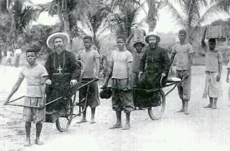 AdvoBarryRoux's tweet photo. Never forget https://t.co/4BoJ38TBzT
