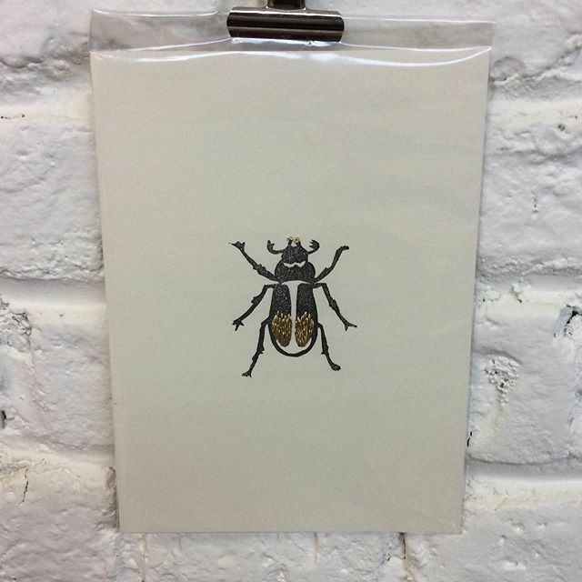 aubondetail's tweet photo. Gravure brodée, nouveauté  réalisée en collaboration avec Annie de  @canelaprints et disponible au marché de créatrices de @loutil.commun à La Madeleine. C’est ce soir et demain le 7 décembre.
#creation #gravure #broderie #noel #faitmain #doré https://t.co/x9iwQy5pVs