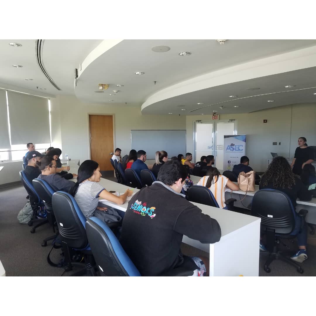 asec_uprb's tweet photo. En el día de ayer tuvimos la oportunidad de recibir a Caterinna Baesse, donde nos hablo sobre como realizar un "Elevator speech"🗒 efectivo.
¡Gracias a todos los miembros que asistieron!🤠
#AsecUPRB https://t.co/0uJBmbfwye
