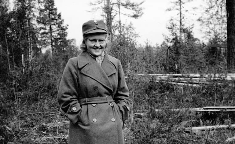 ruutuikkuna's tweet photo. Toivottavasti tyttäreni ei joudu koskaan ’tositoimiin’ kuten hänen Eve-tätinsä (95v muuten) kaikki arvostukseni heille molemmille! #sankarinainen #itsenäisyys #lotta #spolle https://t.co/yoNL0hWf7x