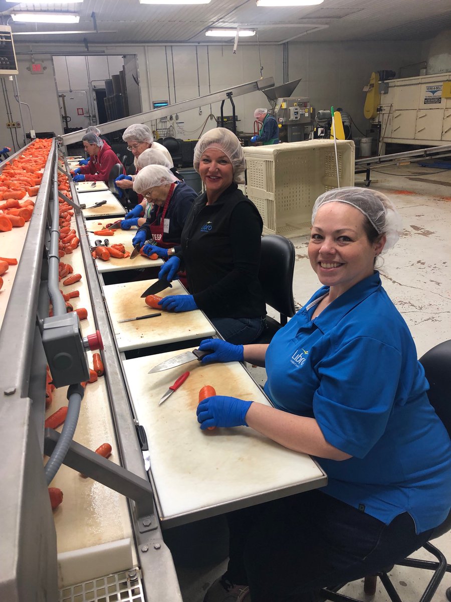 cvan_damme's tweet photo. Windsor-Essex ⁦@LibroCU⁩ Commercial/Ag team giving back to the community with ⁦@SWOGleaners⁩.  We made 5600 vegetable servings for people in Northern communities and developing countries. Christmas means giving to those in need. https://t.co/8rGmQ1oaH3
