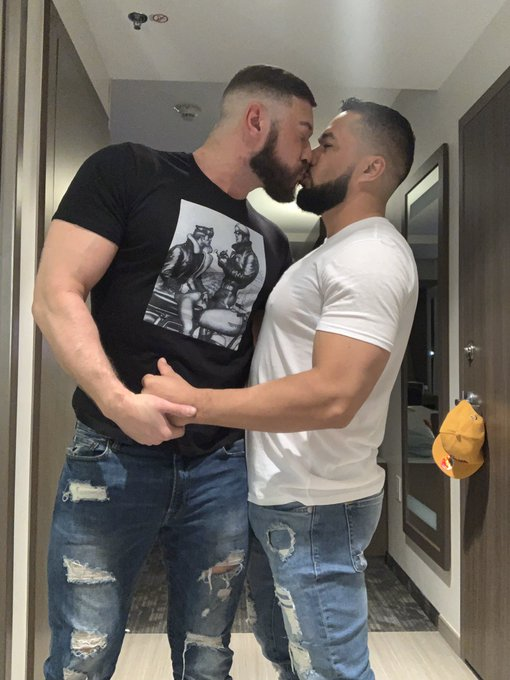 JRyderxxx's tweet photo. #Boobearfucknuggets https://t.co/SODwkGXwYe