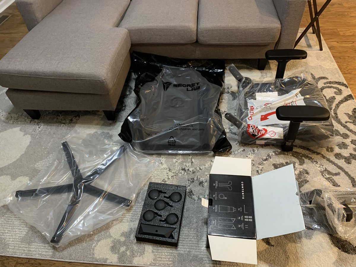 HFP06's tweet photo. Yay!! Santa came early this year. Loving this chair already. #secretlab #homeoffice #gamergirl #PCGamer #omega2020 https://t.co/InjKMrKDAP