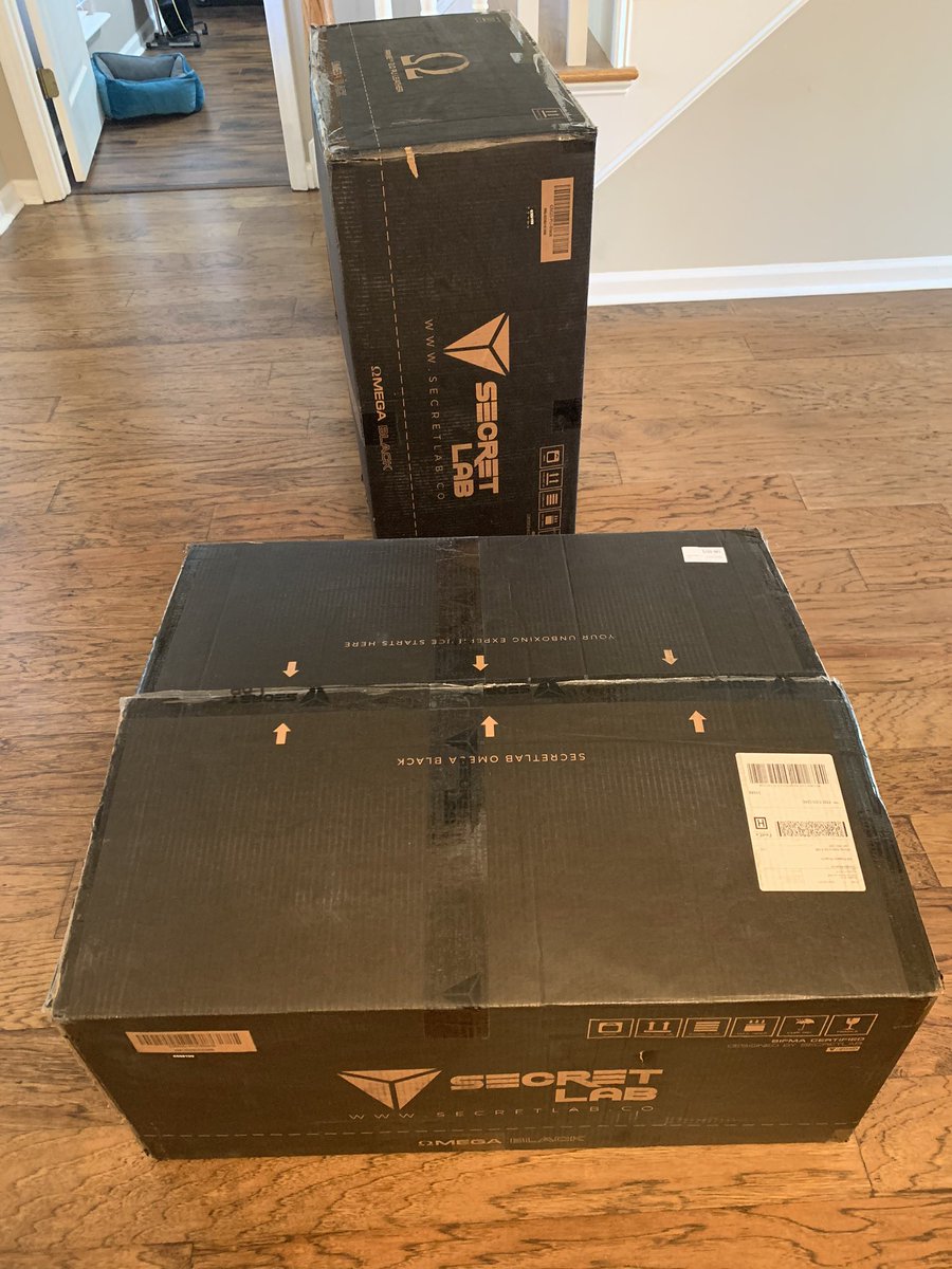 HFP06's tweet photo. Yay!! Santa came early this year. Loving this chair already. #secretlab #homeoffice #gamergirl #PCGamer #omega2020 https://t.co/InjKMrKDAP