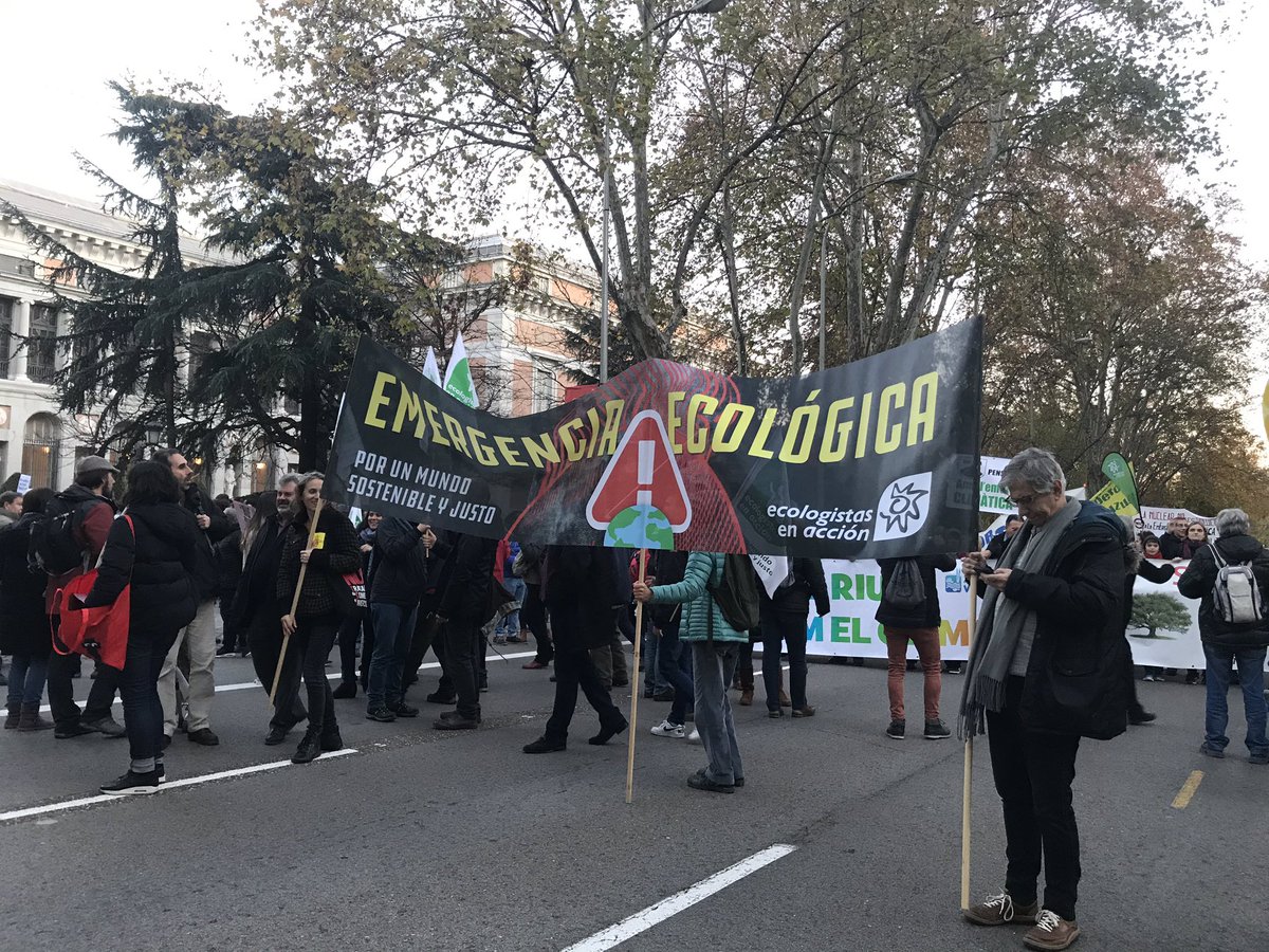 climateWWF's tweet photo. The #ClimateStrike is about to kick off! Itโs time to rally for our planet! @Fridays4future #COP25Madrid โ๐ #ClimateWWF #ClimateEmergency https://t.co/qh2EdzSzqW