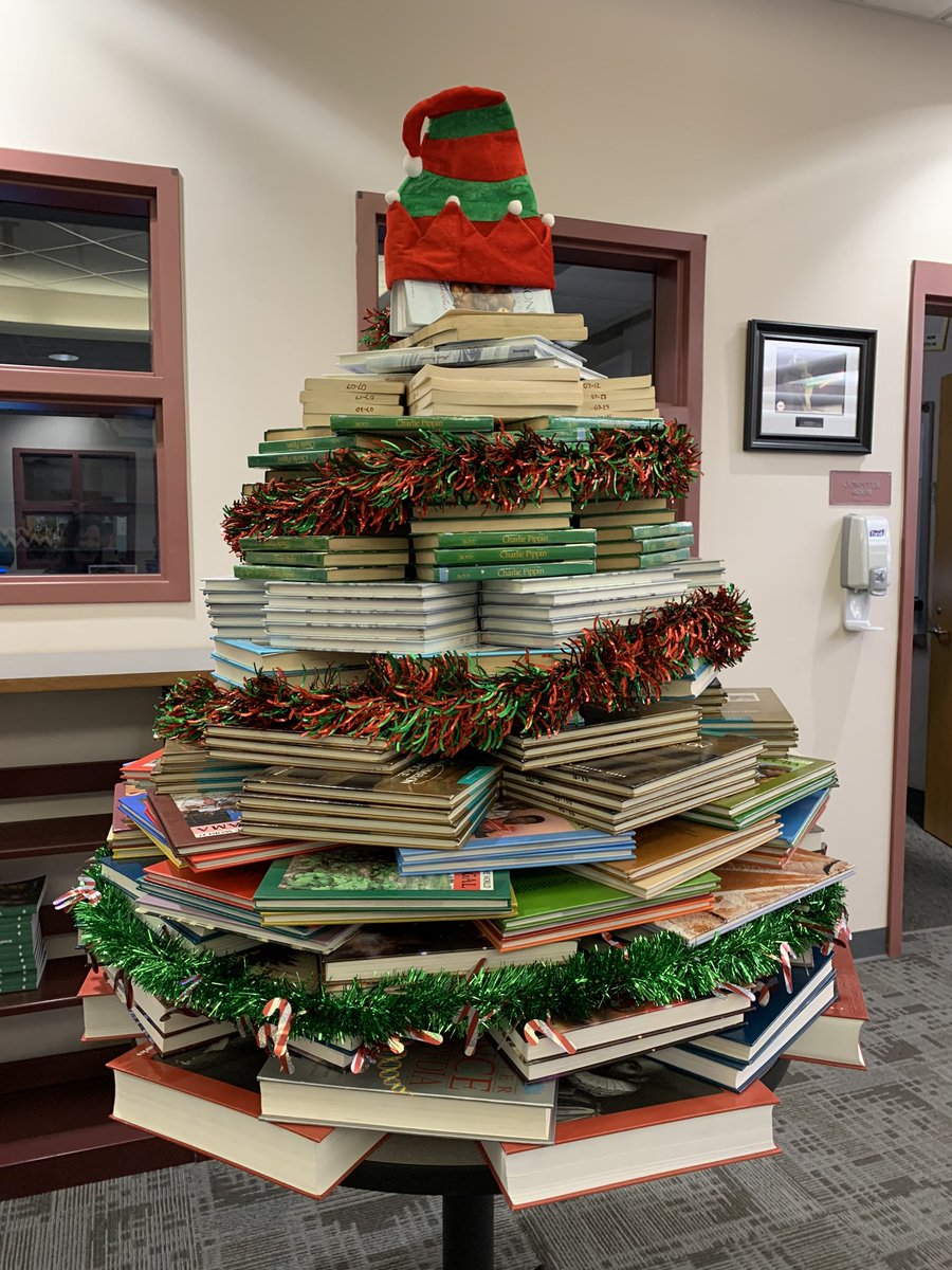 PSMSLitWits's tweet photo. Happy Holidays from the @PSMSLitWits @library_psms @MrsTylers_Music 🎄 https://t.co/yOdsEPYVs0