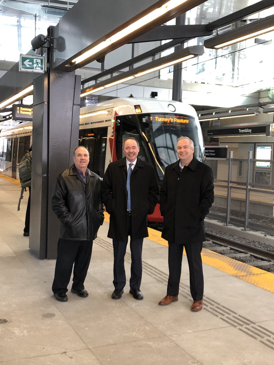 Wow! It’s a first! Some of us heading to @BOMA_Ottawa taking #LRT!